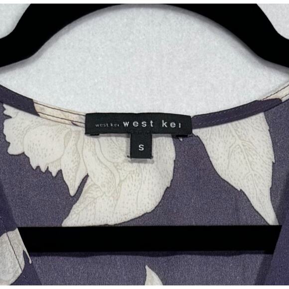 West Kei Purple Ivory Floral Blouse 3/4 Roll Tab Sleeves V-Neck Wrap Hem Small - Picture 6 of 6